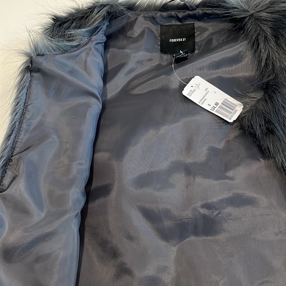 FAUX FUR VEST FOREVER21 - Picture 7 of 7